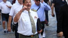 Željko Sačić ušetao se u Sabor u uniformi, objasnio nam je zašto: To rade i kolege u Americi i Izraelu, taj kostim sam odjenuo sad i tko zna kad opet