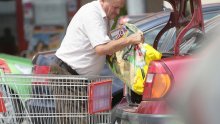 U Europskoj uniji zabilježen najveći pad osobne potrošnje i najveći rast štednje od kad se prate podaci