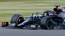 [FOTO] Dramatičan završetak utrke Formule 1 na Silverstoneu: S probušenom gumom Lewis Hamilton dojurio je do nove pobjede