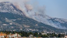 [FOTO/VIDEO] Lokaliziran požar na Kozjaku, uključile se i zračne snage, jedan vatrogasac ozlijeđen