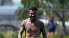 David Beckham i dalje se ima čime pohvaliti: Nema tko nije gledao u njegov isklesani torzo na plaži