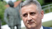 Karamarko otkrio spomenik Tuđmanu, vikalo se 'Ustani Franjo'