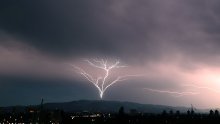 Djeca u šoku nakon što je grom pogodio trenera, liječnici se bore za njegov život