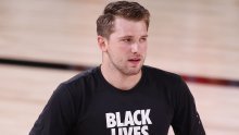 Luka Dončić dobro zabrinuo fanove; slovenska NBA zvijezda iskrenula gležanj pa jedva odskakutala s terena