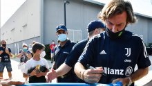 Nakon što su Juventusovim navijačima predstavljeni novi trener Andrea Pirlo i pomoćnik mu Igor Tudor, promociju je doživio i treći dres