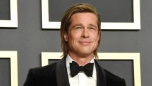 Brad Pitt ponovno ljubi: Slavni glumac sletio privatnim avionom u društvu prelijepe Njemice koja nevjerojatno nalikuje Angelini Jolie