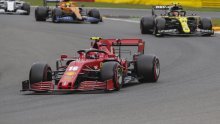 Nezadrživom Lewisu Hamiltonu 'pole position' i rekord staze, ali vijest dana je povijesni debakl sporog Ferrarija