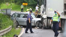 U sudaru kod Krnjaka poginuo vozač osobnog automobila