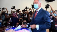 Đukanović završio u bolnici zbog upale pluća, negativan je na koronavirus