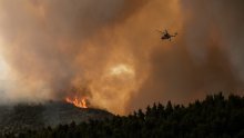 Buknuo požar kod Atene: Vatra prijeti kućama u ljetovalištu, evakuirano pet mjesta