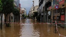 [FOTO/VIDEO] Grčkom protutnjao uragan Ianos: Grad Karditsa pretvoren u jezero, poginulo dvoje ljudi