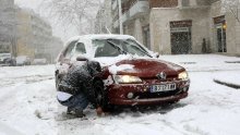 Dvije tisuće putnika zarobljeno u snijegu