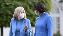 U efektnoj nijansi plave Brigitte Macron modno se uskladila s elegantnom prvom damom Litve