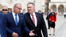 [FOTO] Američki državni tajnik Mike Pompeo u Dubrovniku: Testirao se u zrakoplovu, negativan je na koronavirus