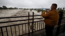 [VIDEO] Olujno nevrijeme udarilo na sjevernu Italiju i južnu Francusku, ima smrtno stradalih i nestalih; gradonačelnik Nice: 'Ovakvu katastrofu nisam nikada doživio'