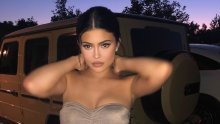 Kylie Jenner pohvalila se manikurom koja savršeno pristaje uz njezinu Hermes Birkin torbicu vrijednu 665 tisuća kuna