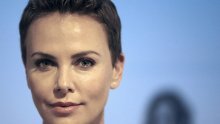 Je li ovo najslađa frizura Charlize Theron?