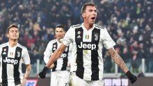 Mario Mandžukić napokon pronašao novu sredinu; slavni srpski trener ga zove u svoj klub nakon što je iznenada ostao bez prvog napadača