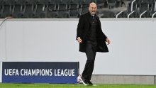 Realov trener Zinedine Zidane ostavio sve bez teksta komentarom Benzeminog drskog ponašanja prema suigraču Viniciusu