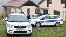 [FOTO/VIDEO] Policija završila očevid: Požar u automobilu u kojem je otkriveno izgorjelo tijelo izazvan je otvorenim plamenom