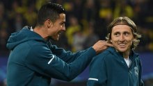 Srdačan susret nakon dvije godine; evo o čemu su Luka Modrić i Cristiano Ronaldo razgovarali uoči večerašnje utakmice