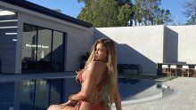 Instagram se užario: Kylie Jenner naglasila bujne obline u bizarnom komadu od baršuna koji bi se rijetko tko usudio nositi