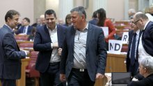 [FOTO] Most se buni: Nema nikoga iz HDZ-a, tjeraju nas iz sabornice; Jandroković odgovara: Ne slušaju vas ni kolege iz vaše stranke