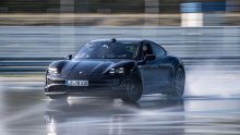 [FOTO/VIDEO] Porsche Taycan 'odriftao' u Guinnessovu knjigu rekorda; 210 krugova i preko 42 km drifta