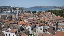 Grad Trogir prvi put isplaćuje božićnice nezaposlenima