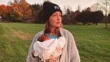 Prvi zajednički Dan zahvalnosti: Gigi Hadid prekrila svoju dvomjesečnu kćer poljupcima