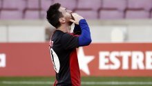 Messi proslavu gola posvetio preminulom Maradoni, a onda je uslijedio šok; sudac Lahoz mu je dao žuti karton, a morat će platiti i visoku kaznu