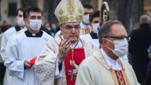 Božićna čestitka kardinala Bozanića: U pandemiji koju živimo ljudi se osjećaju krhkijima, pomalo bespomoćnima