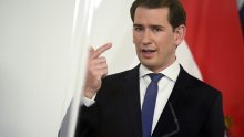 Kurz pod okriljem noći donio stroge mjere: Novu godinu smije zajedno čekati šest osoba, maske i na otvorenom...