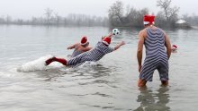 [FOTO] Opatijski kukali odigrali 'jarunski picigin', postrojio ih gradonačelnik Bandić