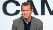 Dok se Matthew Perry hvali mlađahnom zaručnicom, njegova bivša djevojka otkriva kako ju je trudnu slao u nabavku droge