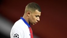 Tijekom kaosa u Parizu, na utakmici prekinutoj zbog rasizma, zvijezda PSG-a Mbappe navodno je nešto šapnula glavnom sucu; ako je ovo istina…