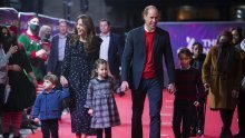 Dotjerani Kate Middleton i princ William pali su u drugi plan: Pažnju su ukrali njihovi maleni nasljednici, a nestašna Charlotte bila je zvijezda večeri