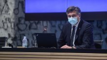 Plenković: Virus sigurno nije najbolji poklon najmilijima. Smanjimo mobilnost, odgodimo sva druženja, i bez rukovanja!