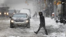 [FOTO] Velika snježna mećava pogodila sjeveroistok SAD-a, New York zatrpan