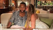 Nakon obiteljske tragedije Chrissy Teigen blagdane provodi na Karibima gdje se polako oporavlja od svega