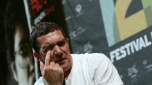 Antonio Banderas se baca na vino i knjigu