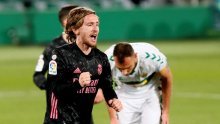 Luka Modrić zabio je svoj prvi gol glavom u dresu Real Madrida, no ni to nije bilo dovoljno; 'kraljevi' su remizirali kod novog prvoligaša