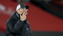 Trener Liverpoola Klopp na pitanje o spornom penalu ni sa čim izazvan narugao se Manchester Unitedu; je li pretjerao?