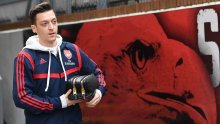 Sada je posve jasno zašto Mesut Özil još uvijek nije napustio Arsenal, iako ove sezone za 'topnike' nije odigrao ni minute