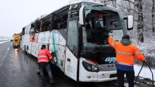 [VIDEO/FOTO] Autobus sletio s autoceste kod Jastrebarskog, osam ozlijeđenih