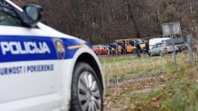 Susjedu smetali psi, njihova vlasnica mu oštetila auto, a onda ga ubola hladnim oružjem