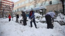 Madrid se oporavlja od snježne oluje, škole zatvorene