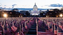 [FOTO] Nesvakidašnji prizor: Umjesto desetaka tisuća ljudi, na poprištu inauguracije posadili - polje američkih zastava