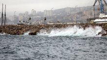 [FOTO/VIDEO] Upaljen meteoalarm: Istra, Kvarner i Dalmacija u crvenom zbog olujnog juga, Lika i Primorje u narančastom zbog obilne kiše i bujica