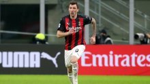 Mandžo neće po dobrome pamtiti svoj debi u novom klubu; Atalanta potpuno razbila Milan koji je propustio kazniti kiks Intera